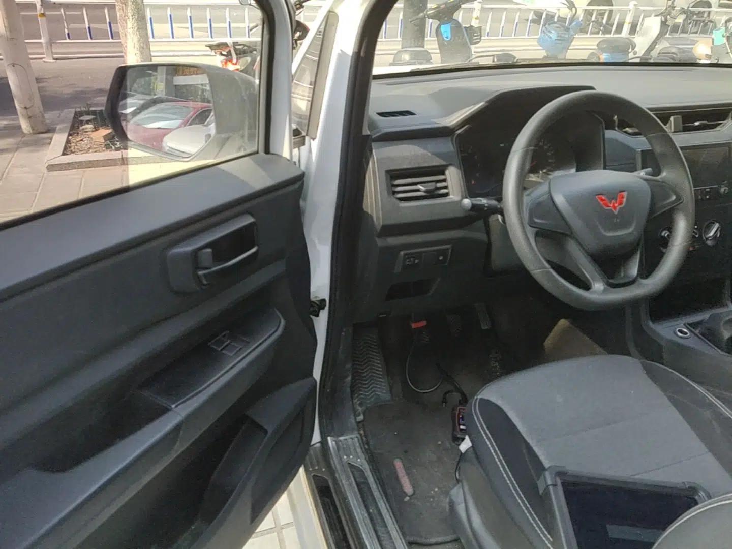Wuling Hongguang PLUS 2020 1.5L Manual Standard Edition 7-Seater — миниатюра 19