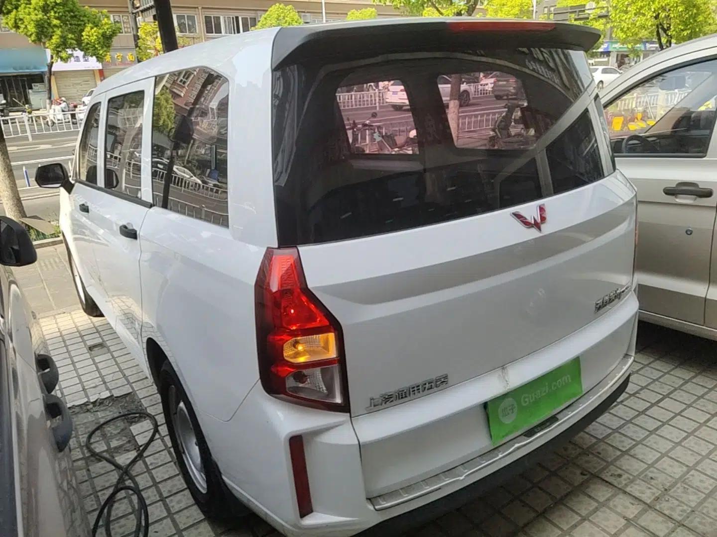 Wuling Hongguang PLUS 2020 1.5L Manual Standard Edition 7-Seater — миниатюра 4