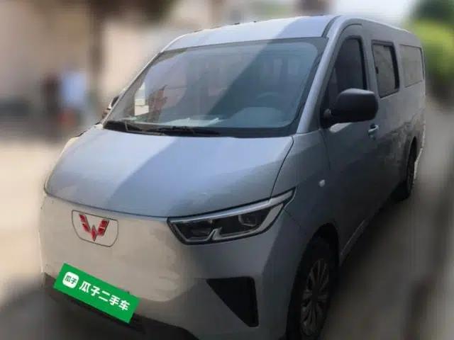 Wuling Yangguang 2024 300KM Comfort Version Passenger Van 75kW