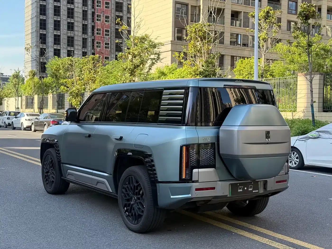 Looking up at the 2023 U8 Luxury Edition — миниатюра 6
