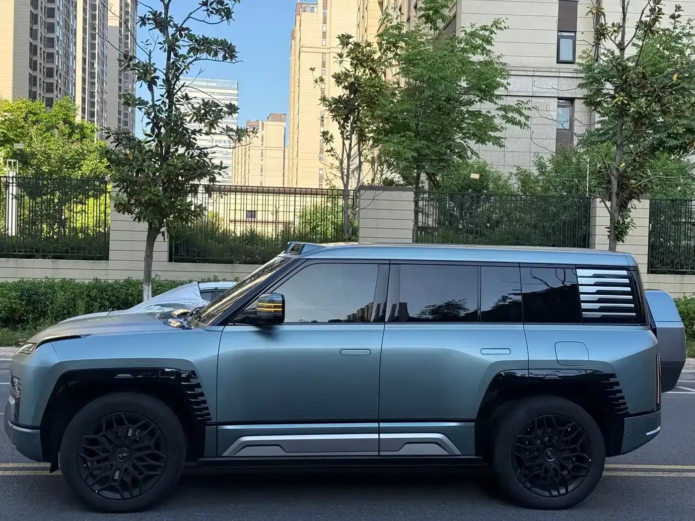 Looking up at the 2023 U8 Luxury Edition — миниатюра 8