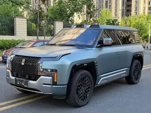 Looking up at the 2023 U8 Luxury Edition
