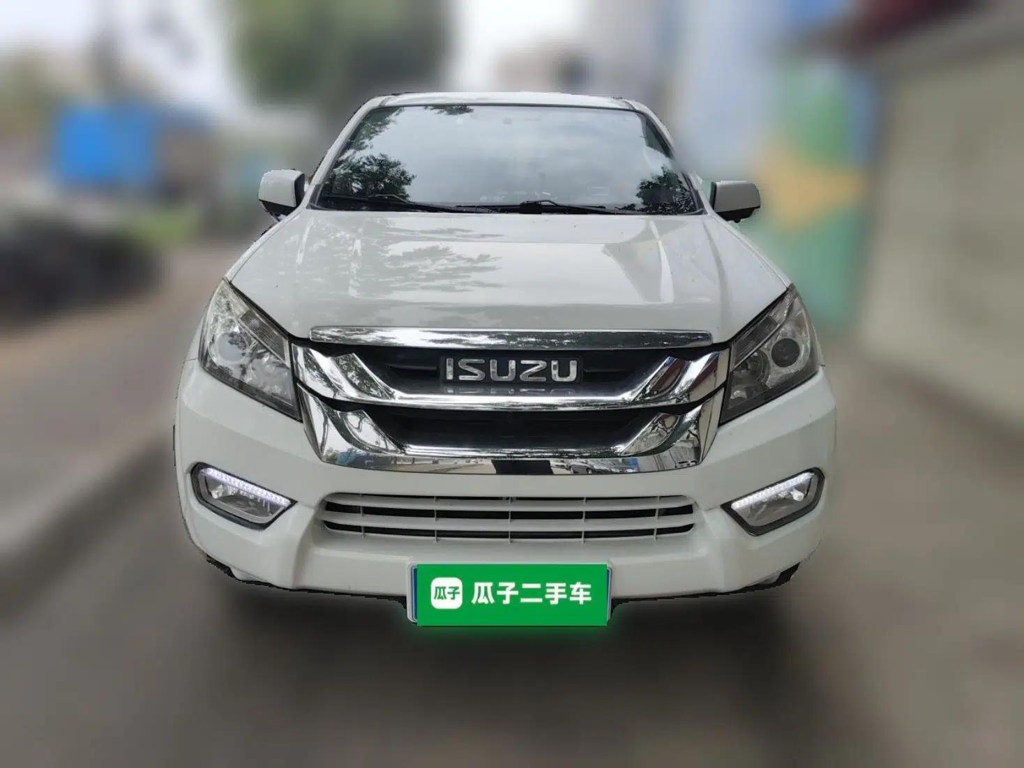 Isuzu mu-X 2017 3.0T Two-Wheel Drive Automatic Comfort Edition 7 Seats China V Emission Standard — миниатюра 2