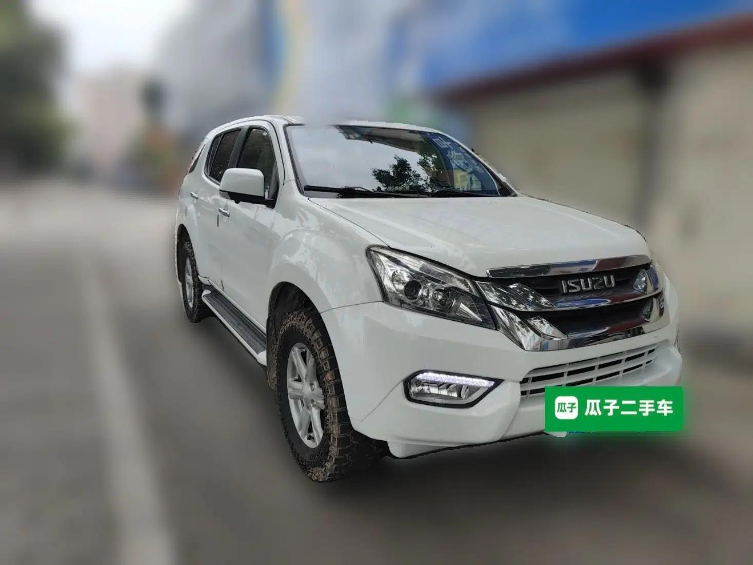 Isuzu mu-X 2017 3.0T Two-Wheel Drive Automatic Comfort Edition 7 Seats China V Emission Standard — миниатюра 3