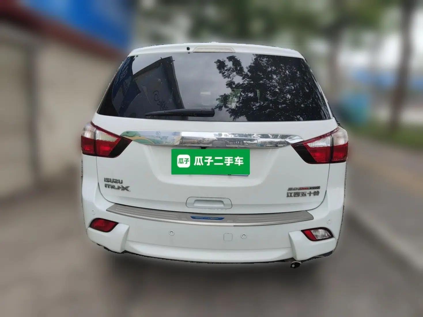 Isuzu mu-X 2017 3.0T Two-Wheel Drive Automatic Comfort Edition 7 Seats China V Emission Standard — миниатюра 5