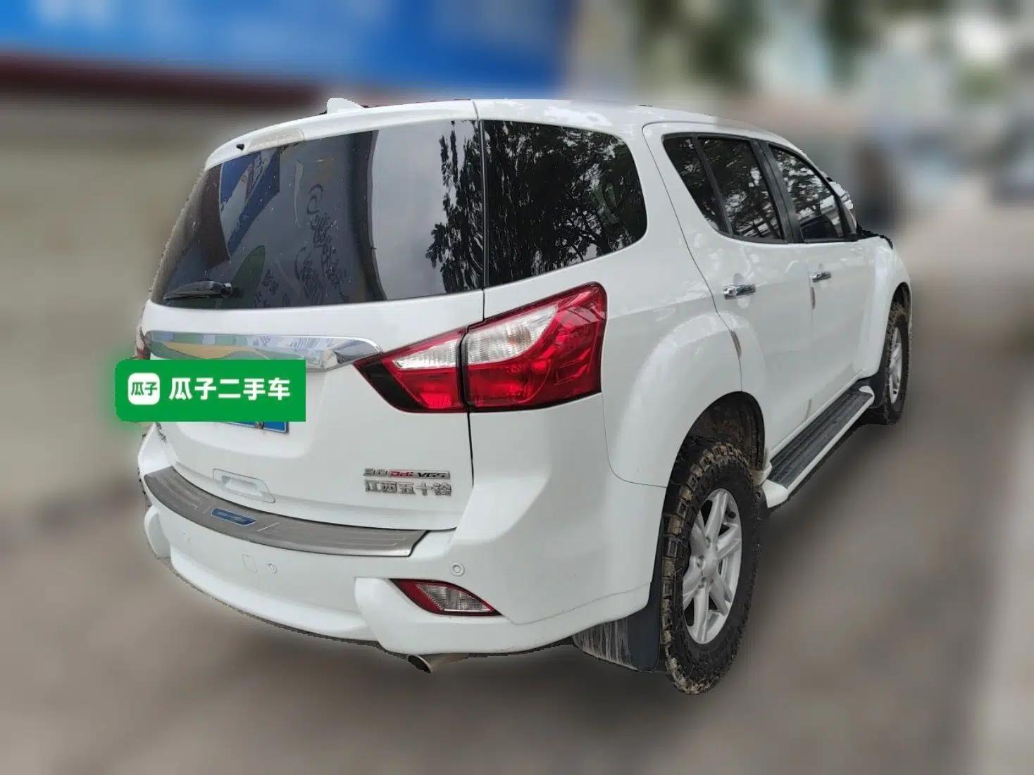 Isuzu mu-X 2017 3.0T Two-Wheel Drive Automatic Comfort Edition 7 Seats China V Emission Standard — миниатюра 6