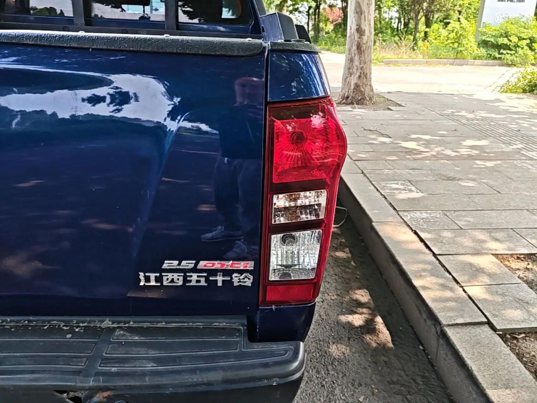 Isuzu D-MAX 2019 2.5T Two-Wheel Drive Manual Navigation Edition China VI Standard Extended Version JE4D25Q6A — миниатюра 8