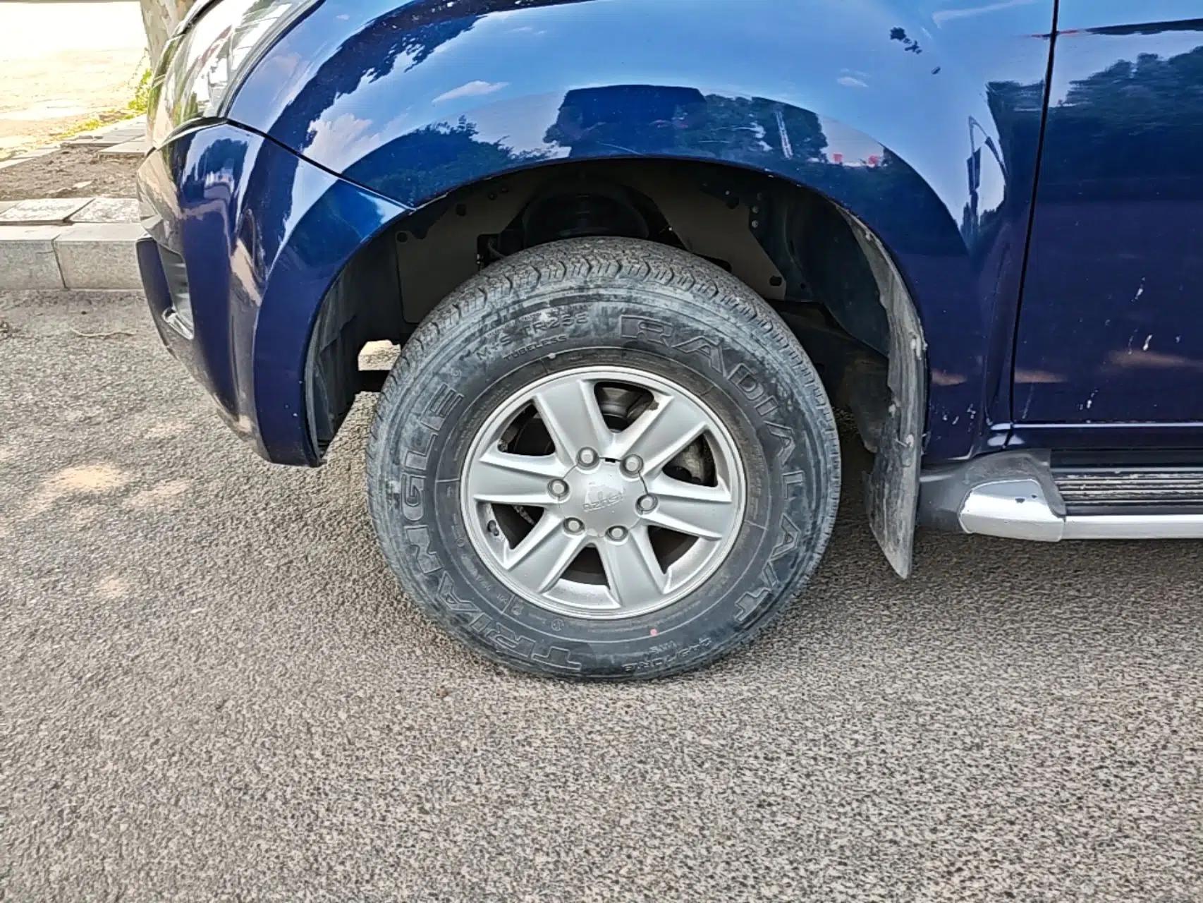 Isuzu D-MAX 2019 2.5T Two-Wheel Drive Manual Navigation Edition China VI Standard Extended Version JE4D25Q6A — миниатюра 9