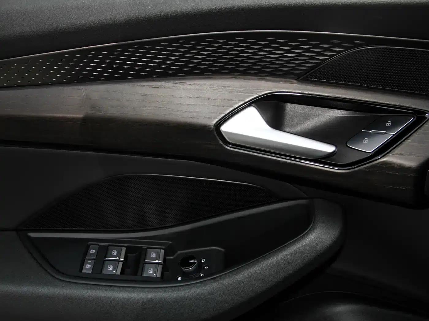 Audi Q6 2024 40 TFSI quattro Cloud View Edition, Feathered Forest Package, 7-seater — миниатюра 18