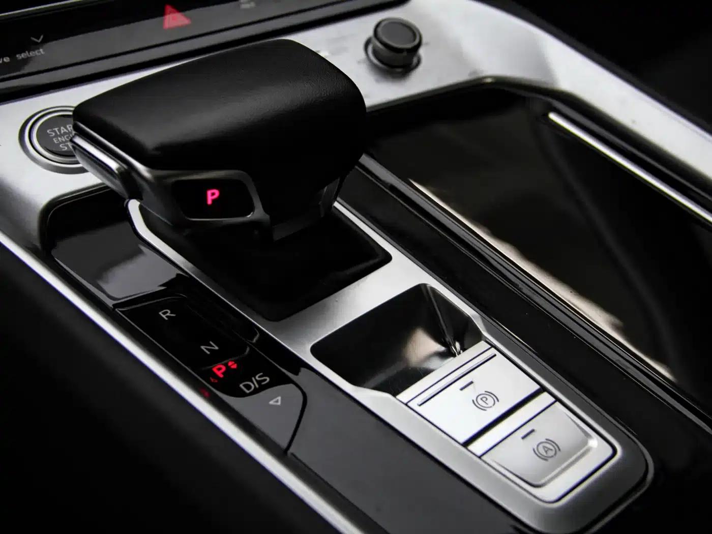Audi Q6 2024 40 TFSI quattro Cloud View Edition, Feathered Forest Package, 7-seater — миниатюра 21