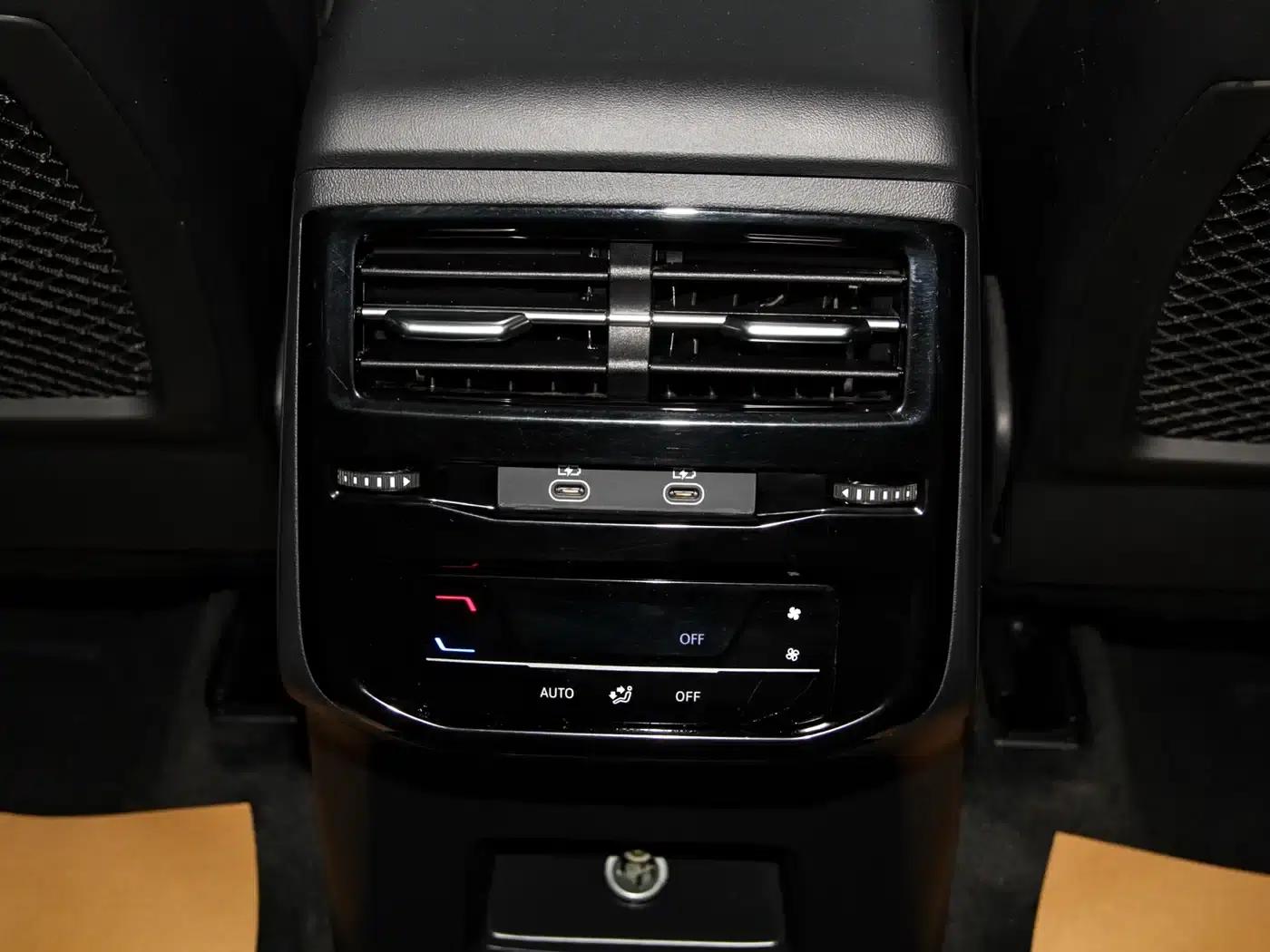 Audi Q6 2024 40 TFSI quattro Cloud View Edition, Feathered Forest Package, 7-seater — миниатюра 28