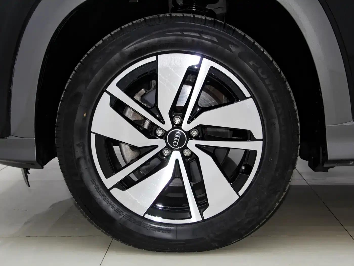Audi Q6 2024 40 TFSI quattro Cloud View Edition, Feathered Forest Package, 7-seater — миниатюра 29