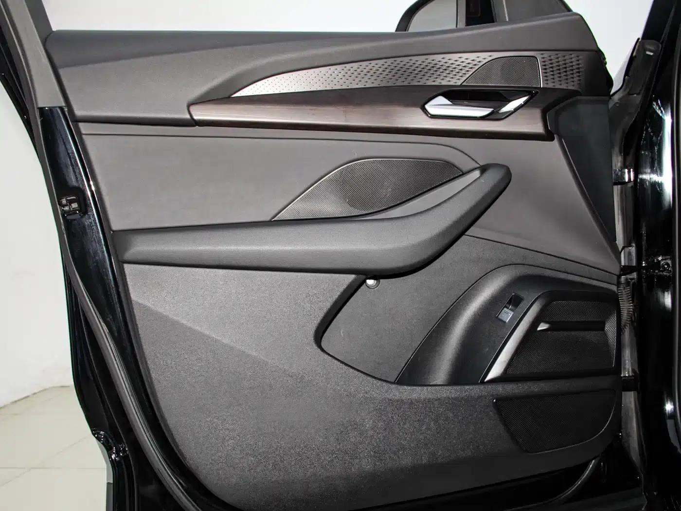 Audi Q6 2024 40 TFSI quattro Cloud View Edition, Feathered Forest Package, 7-seater — миниатюра 38