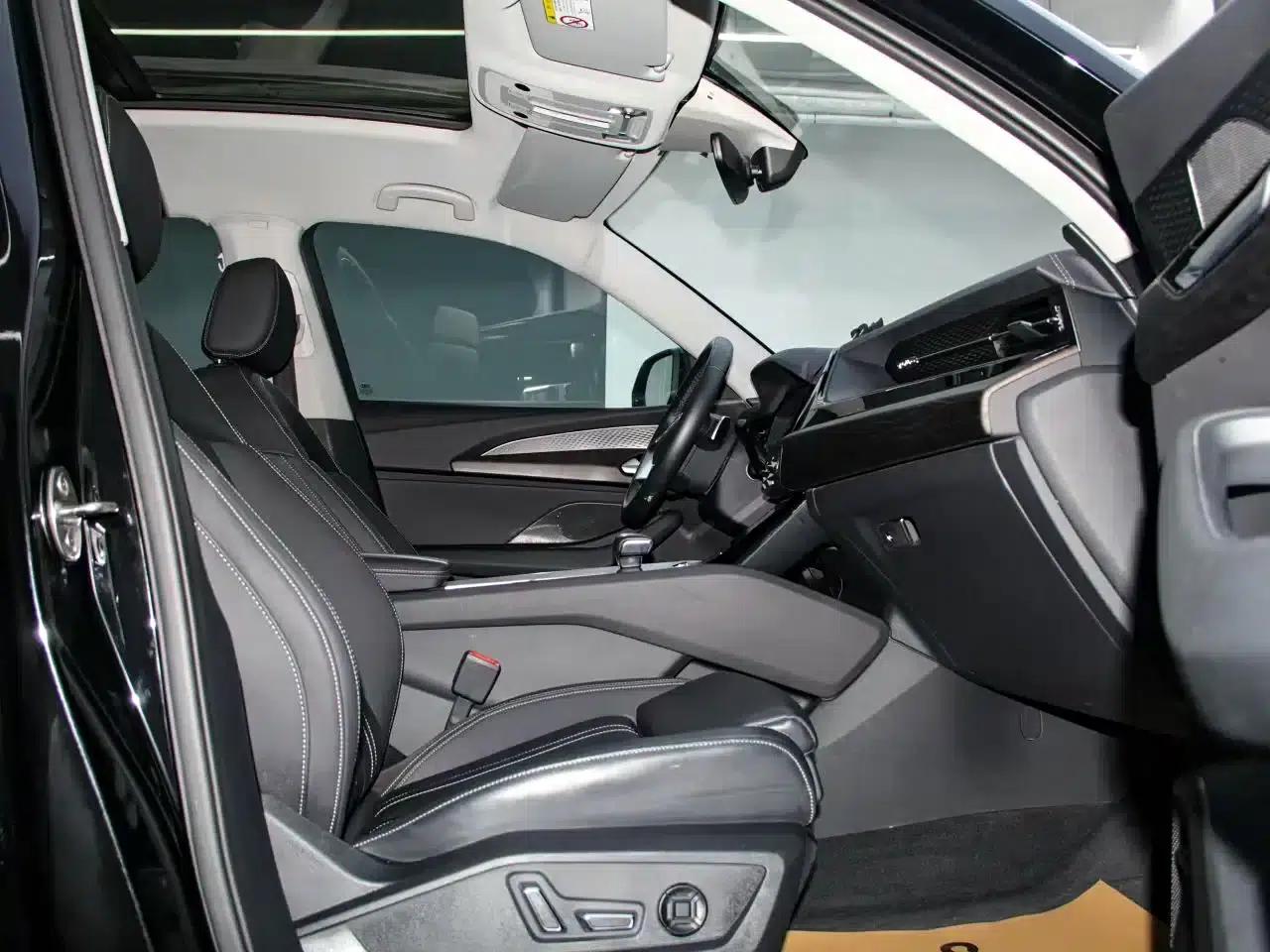 Audi Q6 2024 40 TFSI quattro Cloud View Edition, Feathered Forest Package, 7-seater — миниатюра 6