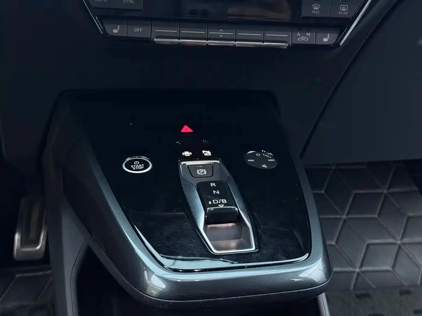Audi Q5 e-tron 2022 Model 40 e-tron Starry Sky Edition Mech Suit Sun Chaser Edition — миниатюра 15
