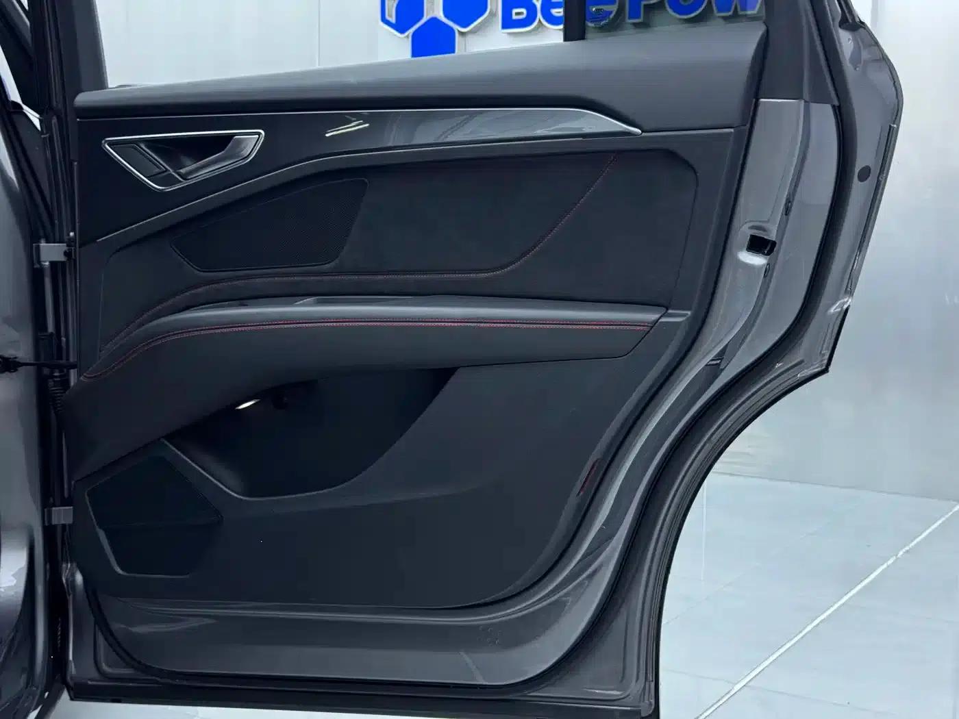 Audi Q5 e-tron 2022 Model 40 e-tron Starry Sky Edition Mech Suit Sun Chaser Edition — миниатюра 23