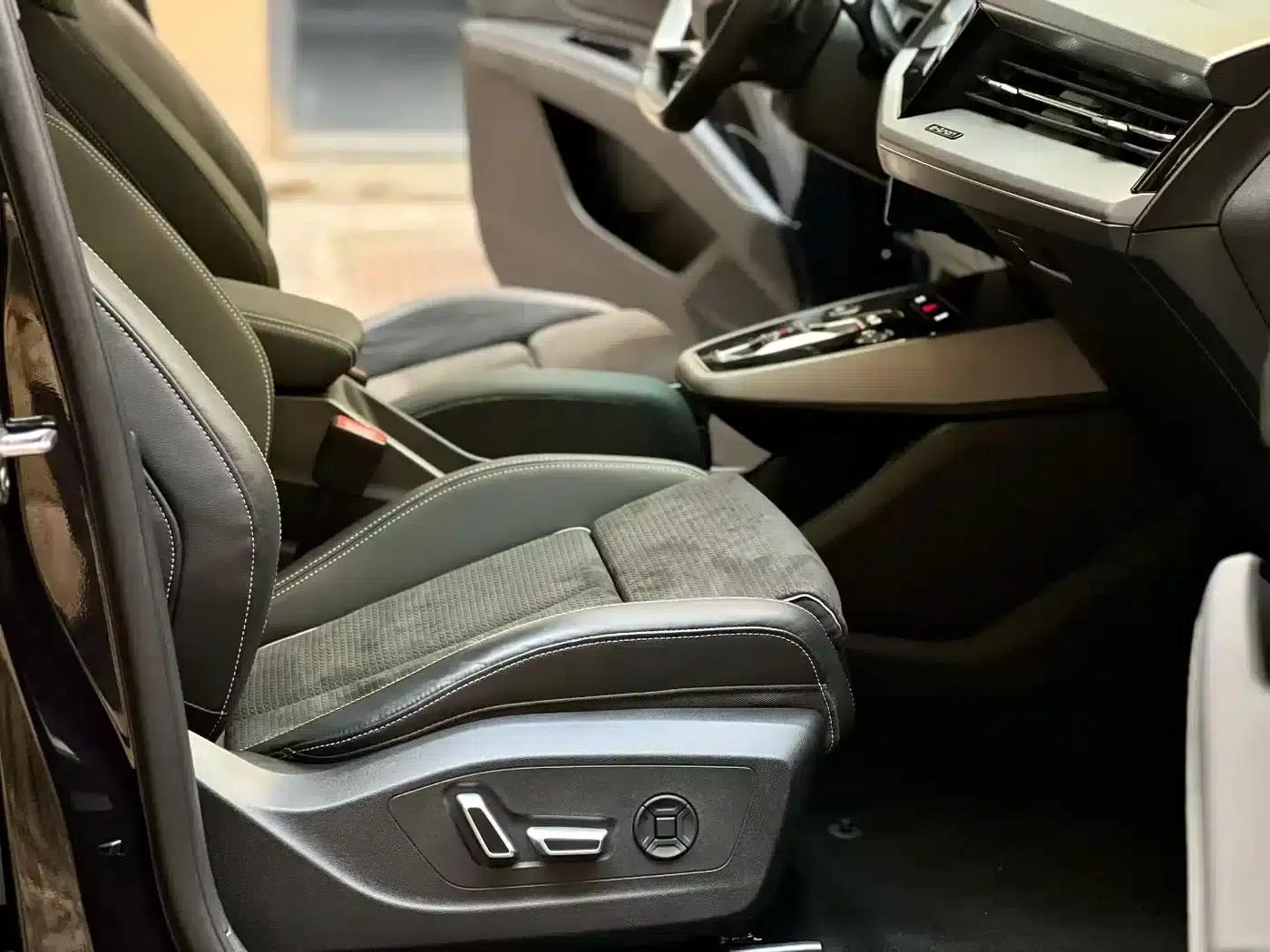 Audi Q5 e-tron 2023 Model 40 e-tron Star Edition - Fashion Set — миниатюра 4