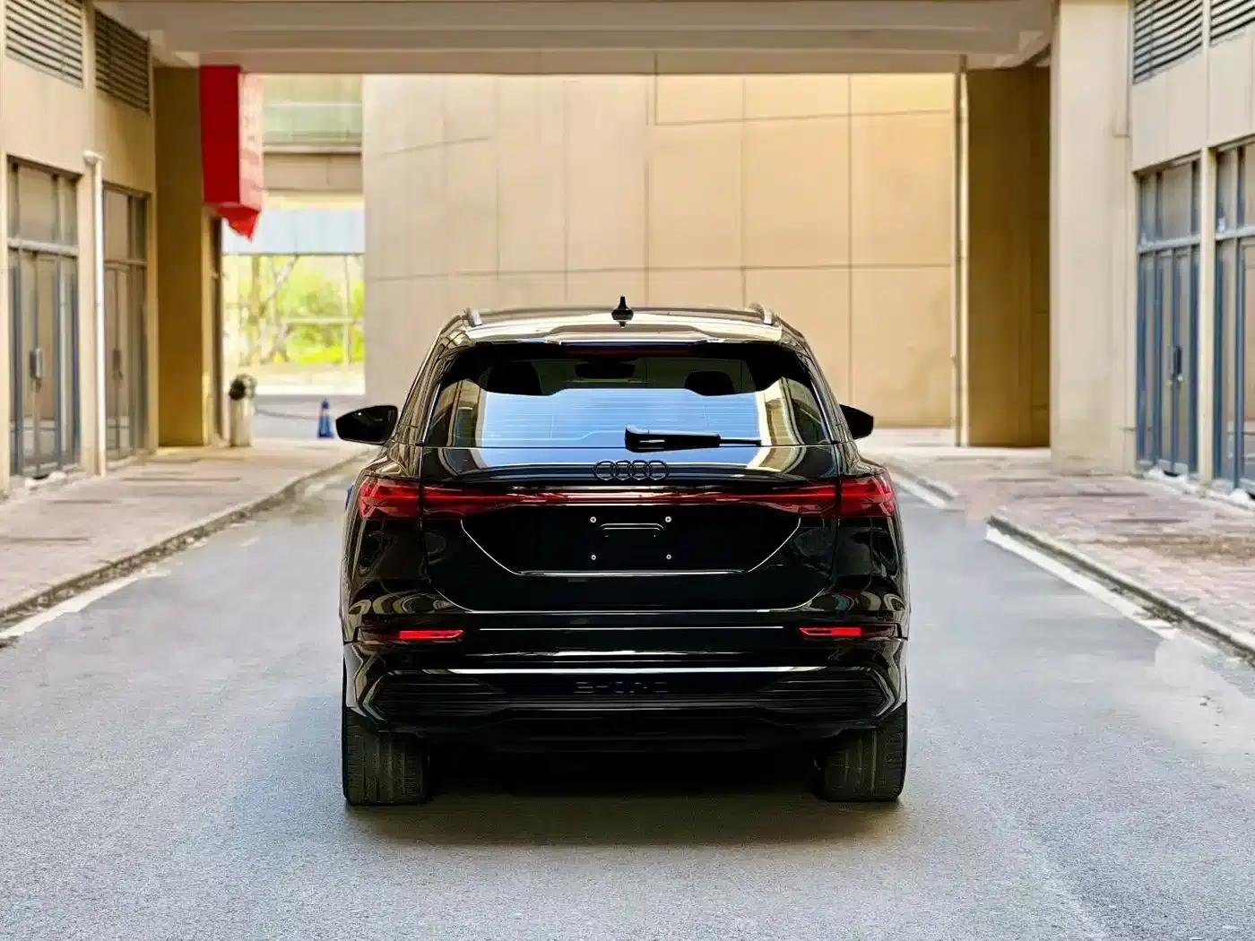 Audi Q5 e-tron 2023 Model 40 e-tron Star Edition - Fashion Set — миниатюра 9