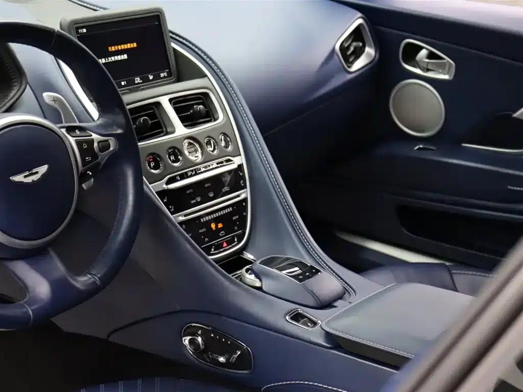 Aston Martin DB11 2020 4.0T V8 Coupe — миниатюра 12