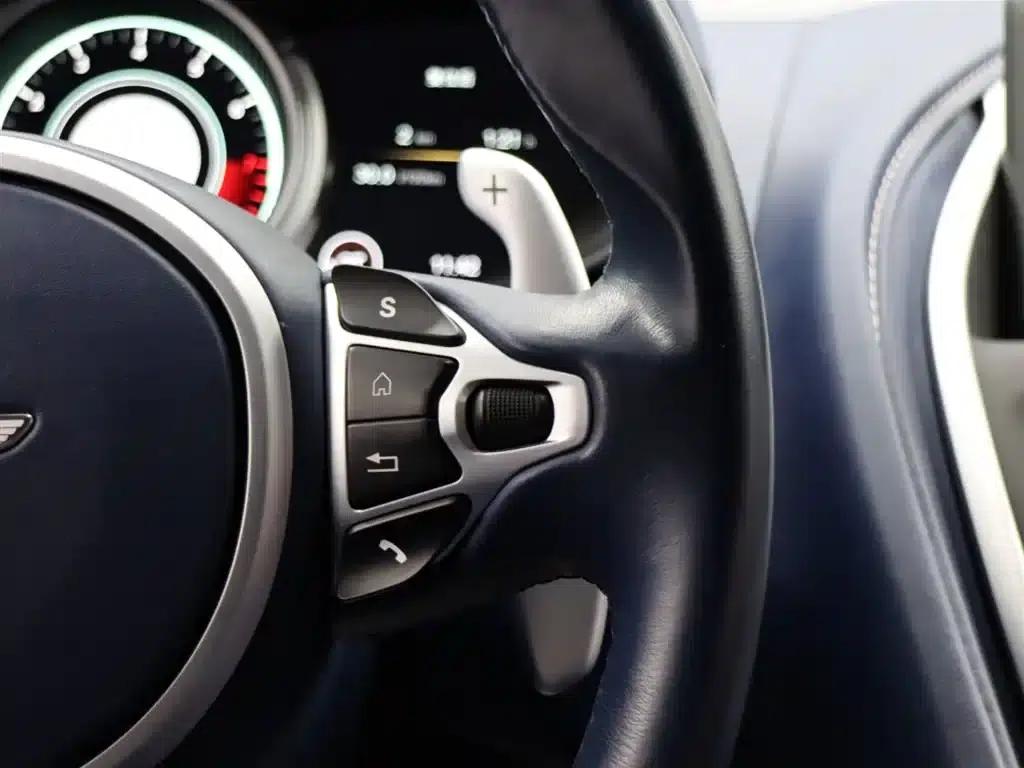 Aston Martin DB11 2020 4.0T V8 Coupe — миниатюра 16