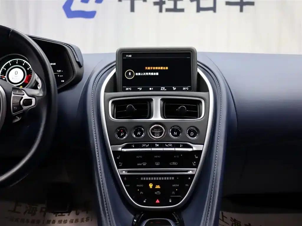 Aston Martin DB11 2020 4.0T V8 Coupe — миниатюра 17