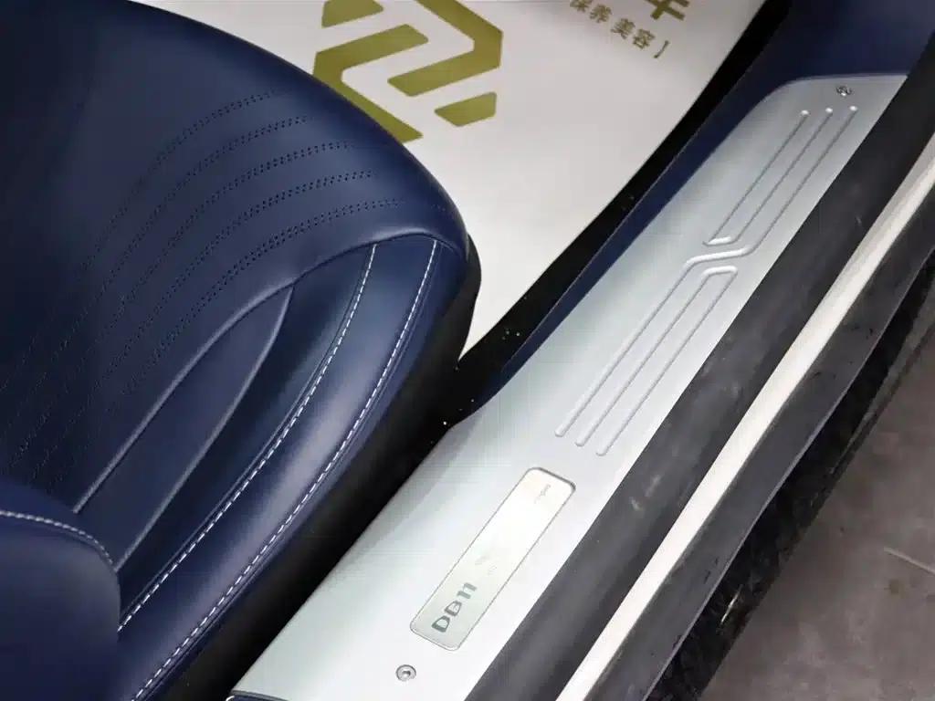 Aston Martin DB11 2020 4.0T V8 Coupe — миниатюра 22