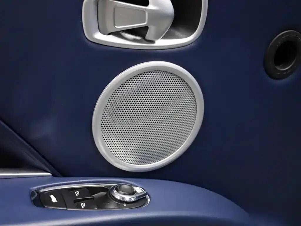 Aston Martin DB11 2020 4.0T V8 Coupe — миниатюра 8