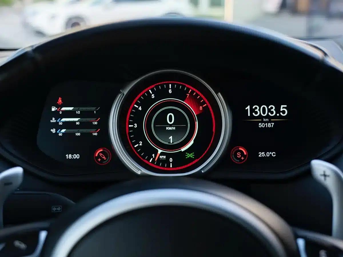 Aston Martin DB11 2017 4.0T V8 — миниатюра 13
