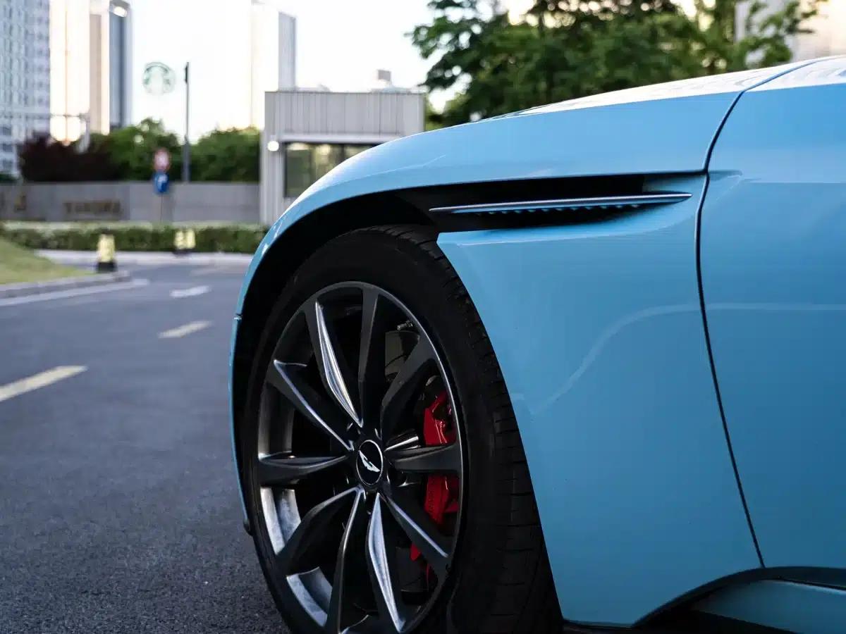 Aston Martin DB11 2017 4.0T V8 — миниатюра 6