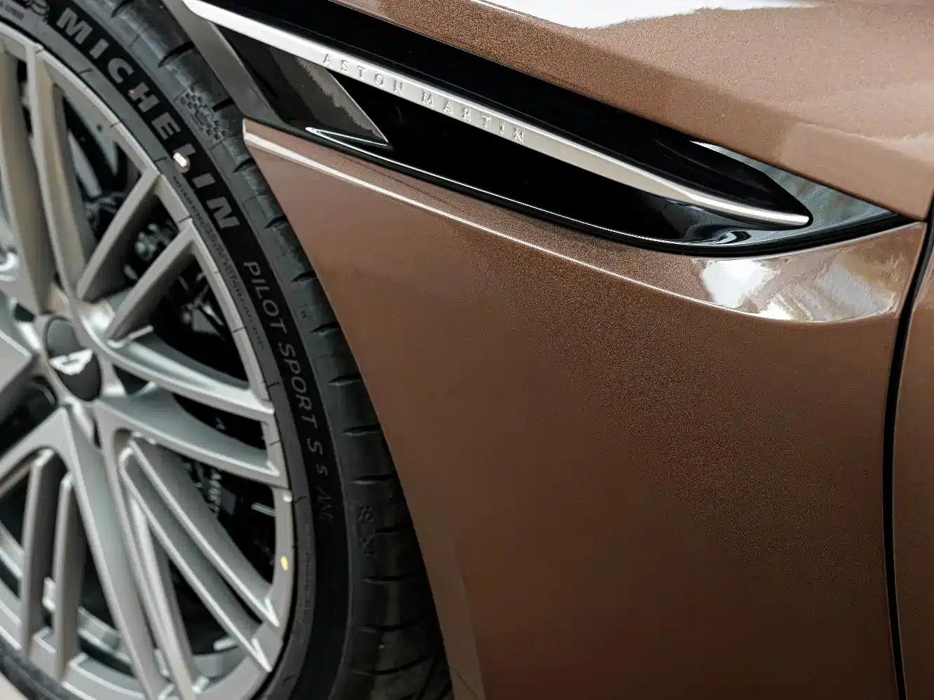 Aston Martin DB12 2025 4.0T V8 Coupe — миниатюра 7