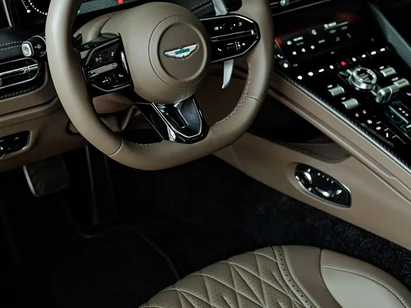 Aston Martin DB12 2025 4.0T V8 Coupe — миниатюра 8