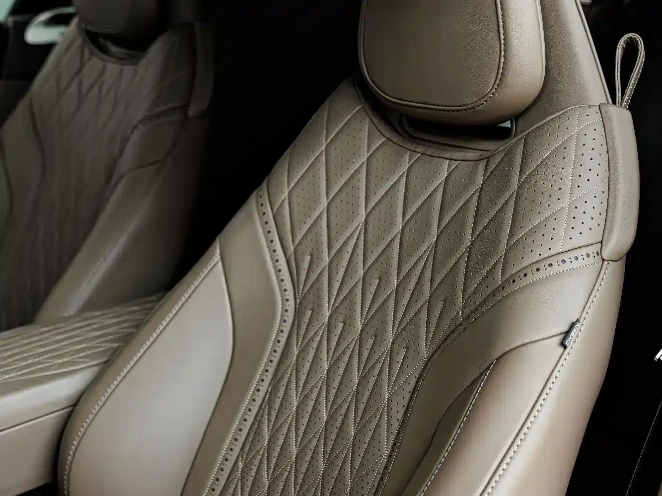 Aston Martin DB12 2025 4.0T V8 Coupe — миниатюра 9
