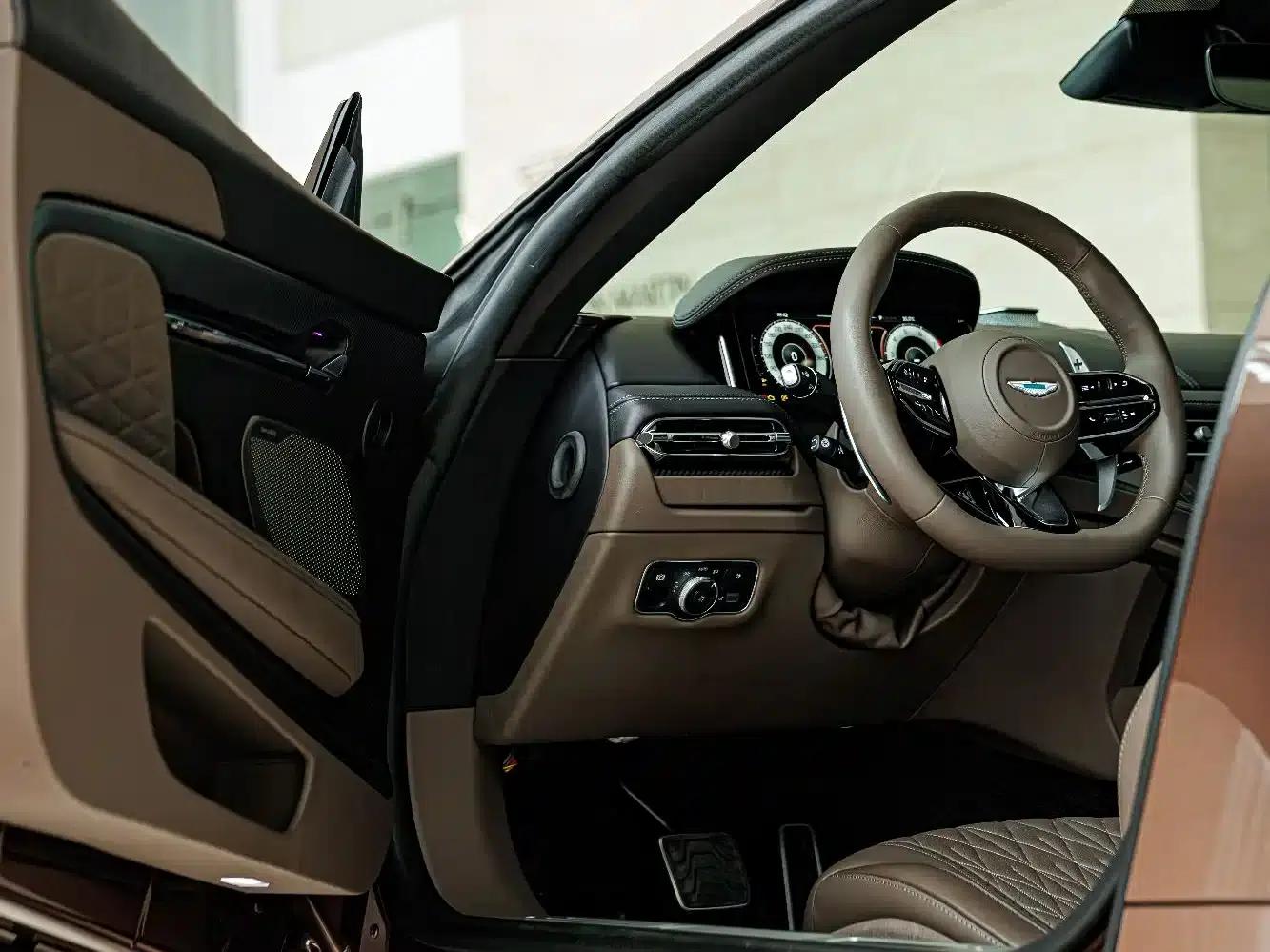 Aston Martin DB12 2025 4.0T V8 Coupe — миниатюра 10