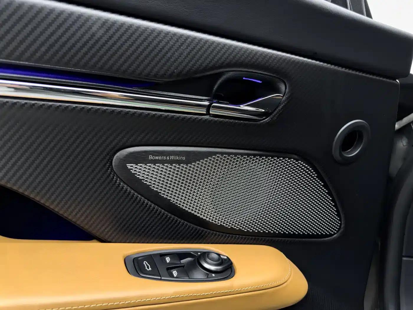Aston Martin DB12 2025 4.0T V8 Coupe — миниатюра 11
