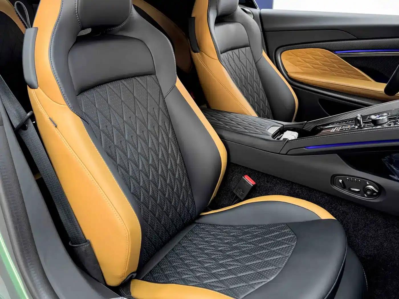 Aston Martin DB12 2025 4.0T V8 Coupe — миниатюра 13