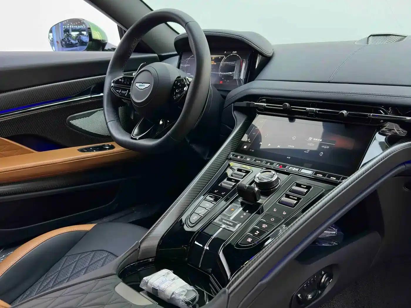 Aston Martin DB12 2025 4.0T V8 Coupe — миниатюра 17