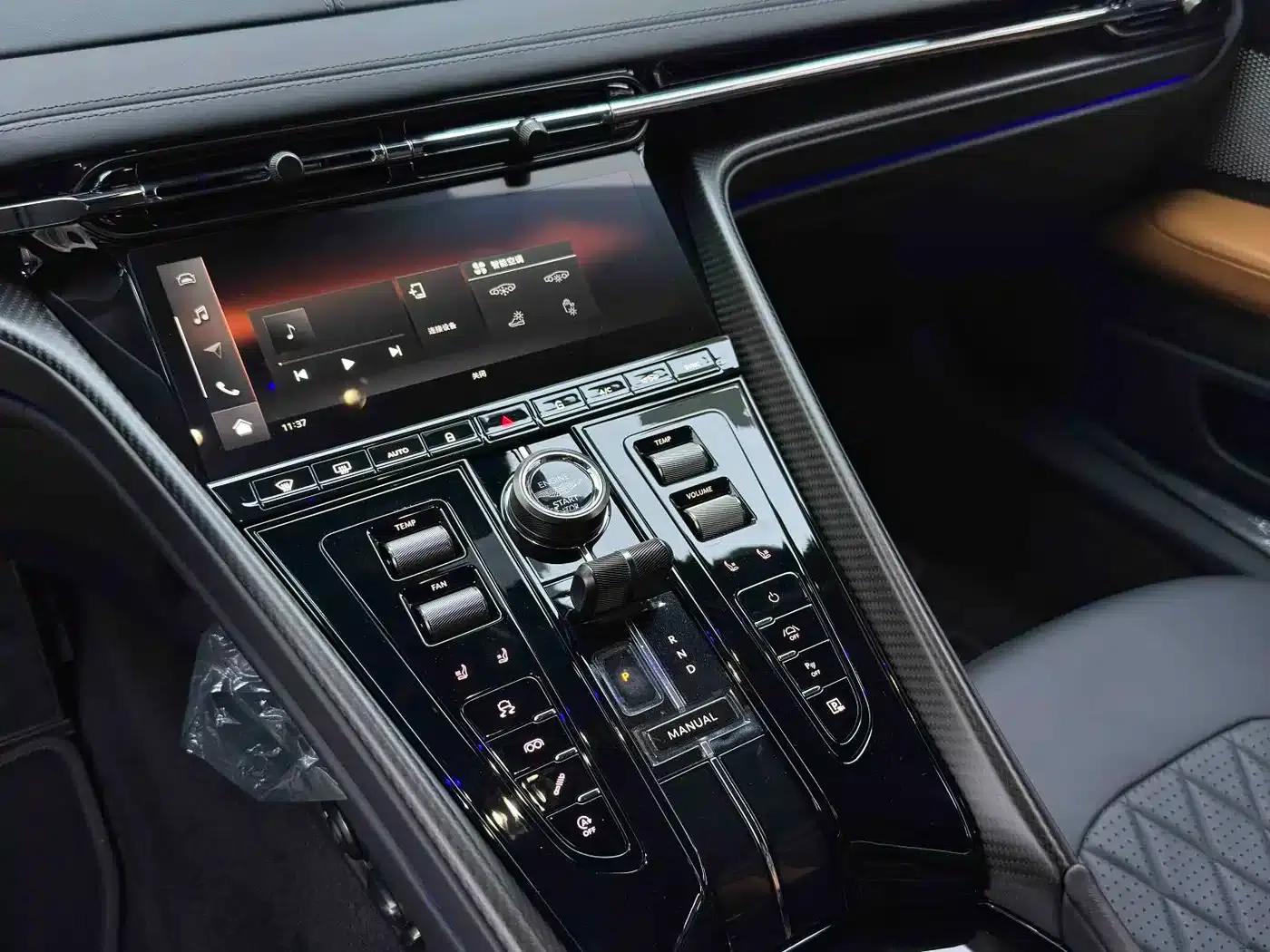 Aston Martin DB12 2025 4.0T V8 Coupe — миниатюра 23