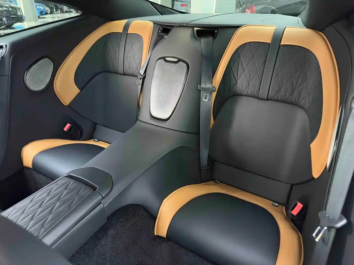 Aston Martin DB12 2025 4.0T V8 Coupe — миниатюра 29