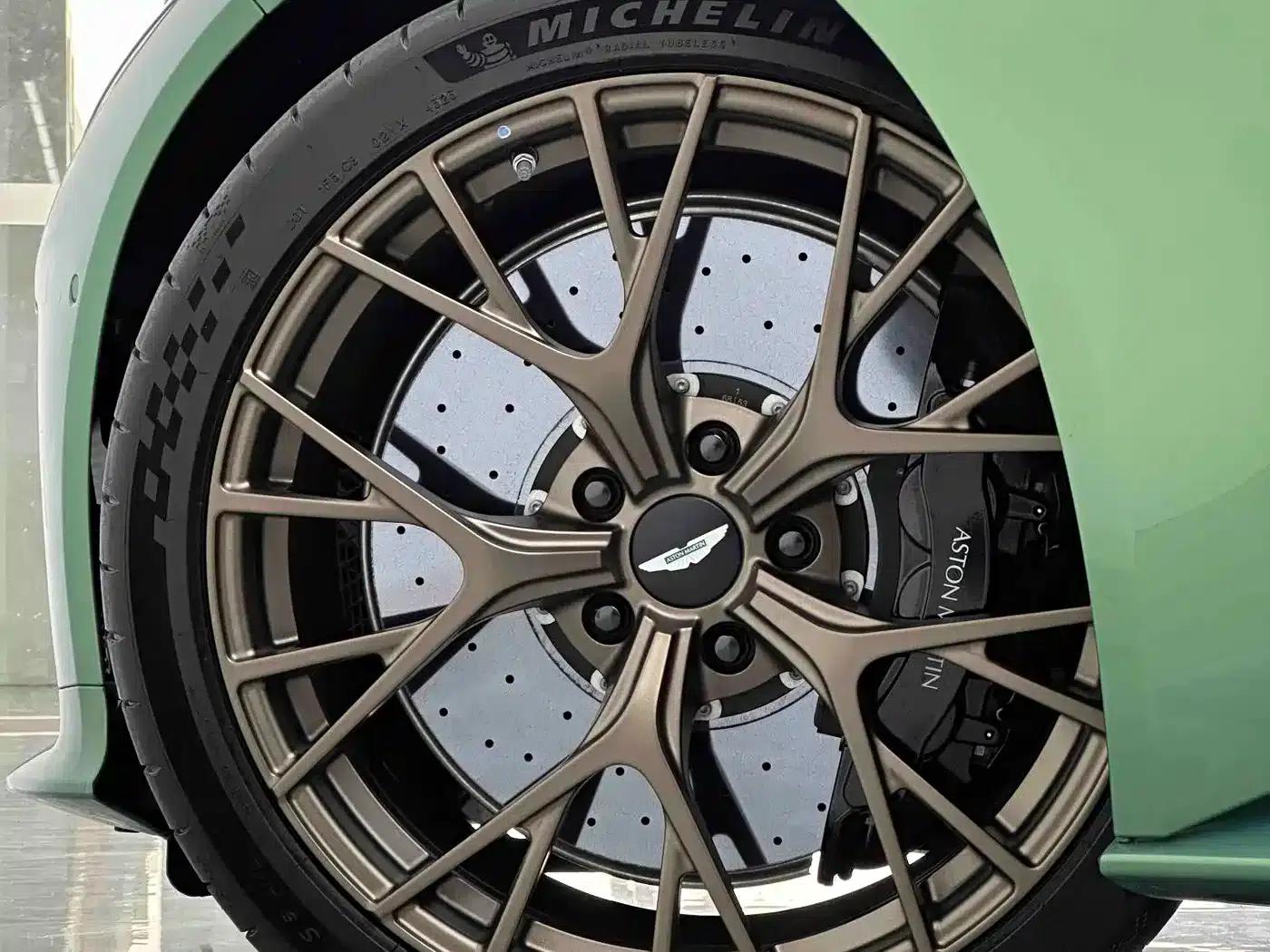Aston Martin DB12 2025 4.0T V8 Coupe — миниатюра 8