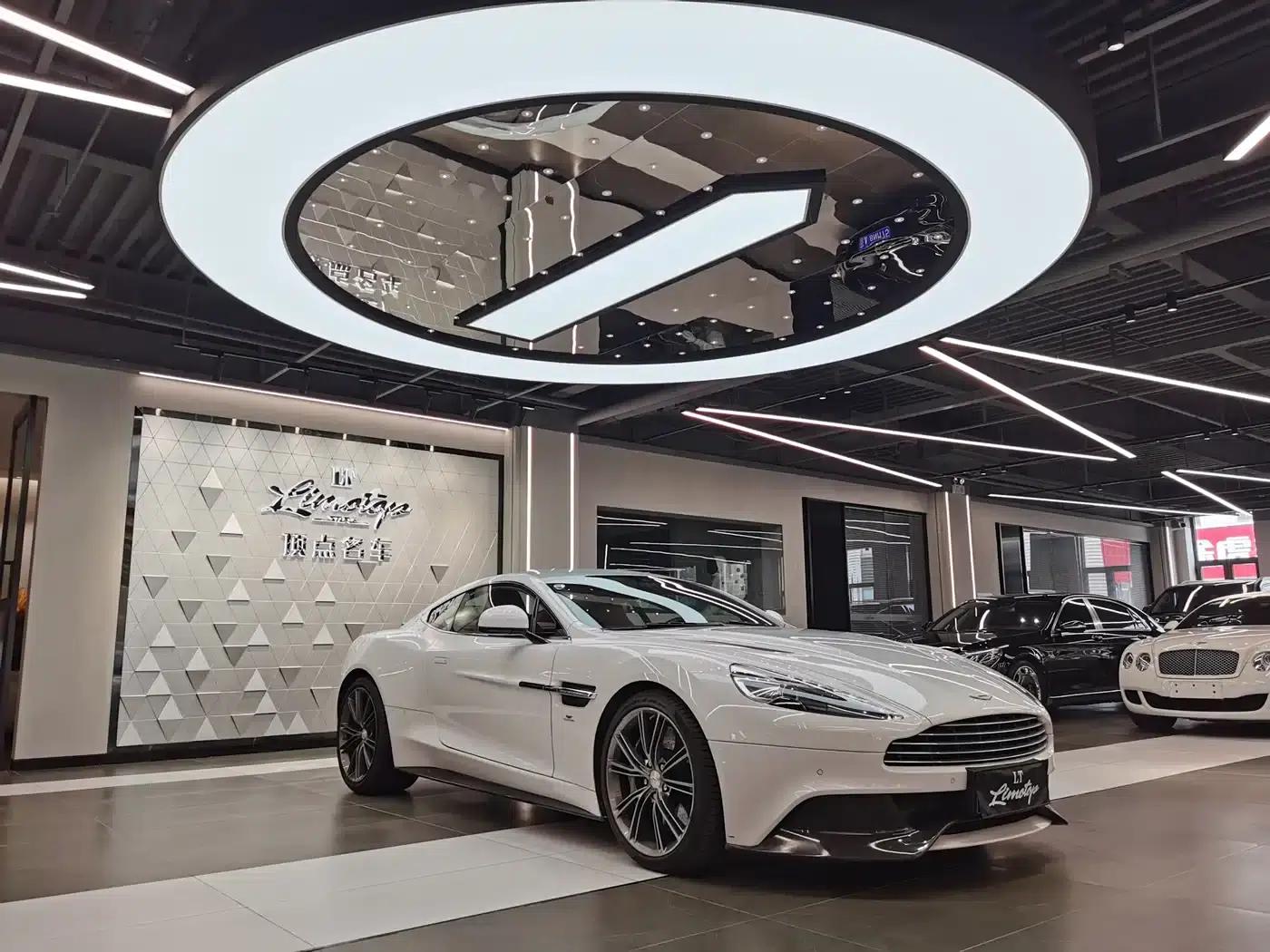 2014 Vanquish 6.0L Centennial Edition — миниатюра 1