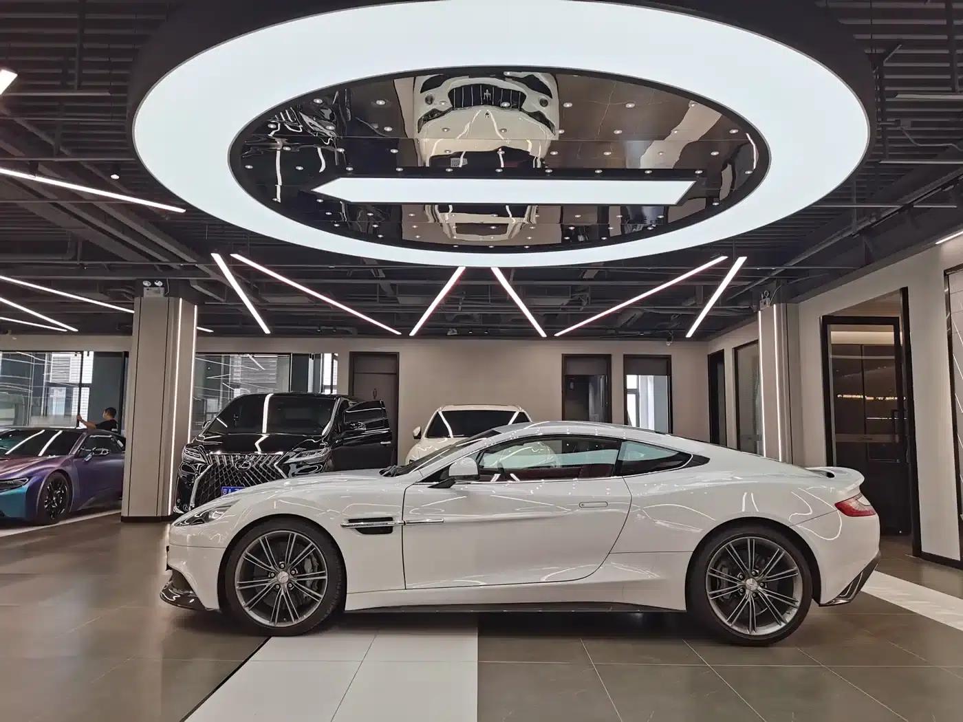 2014 Vanquish 6.0L Centennial Edition — миниатюра 4