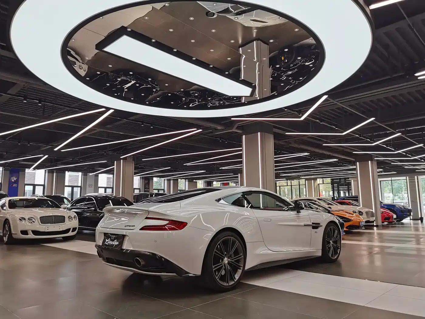 2014 Vanquish 6.0L Centennial Edition — миниатюра 8