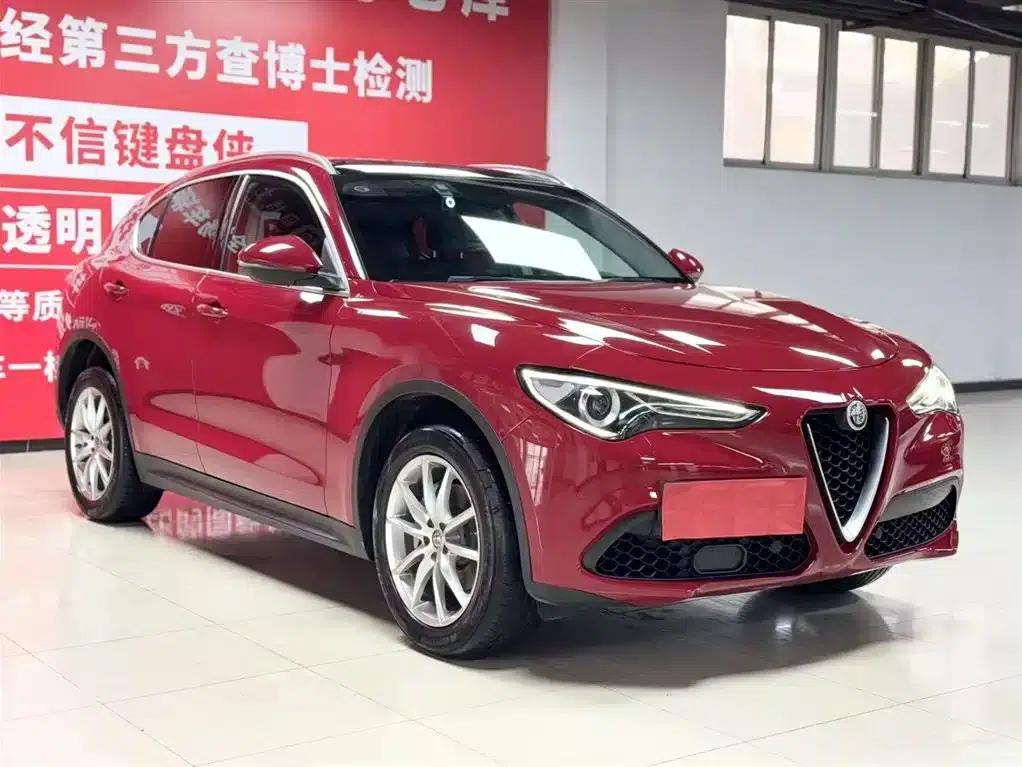 2017 Stelvio 2.0T 200HP Luxury Edition — миниатюра 3