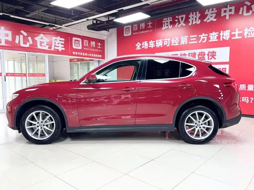 2017 Stelvio 2.0T 200HP Luxury Edition — миниатюра 4