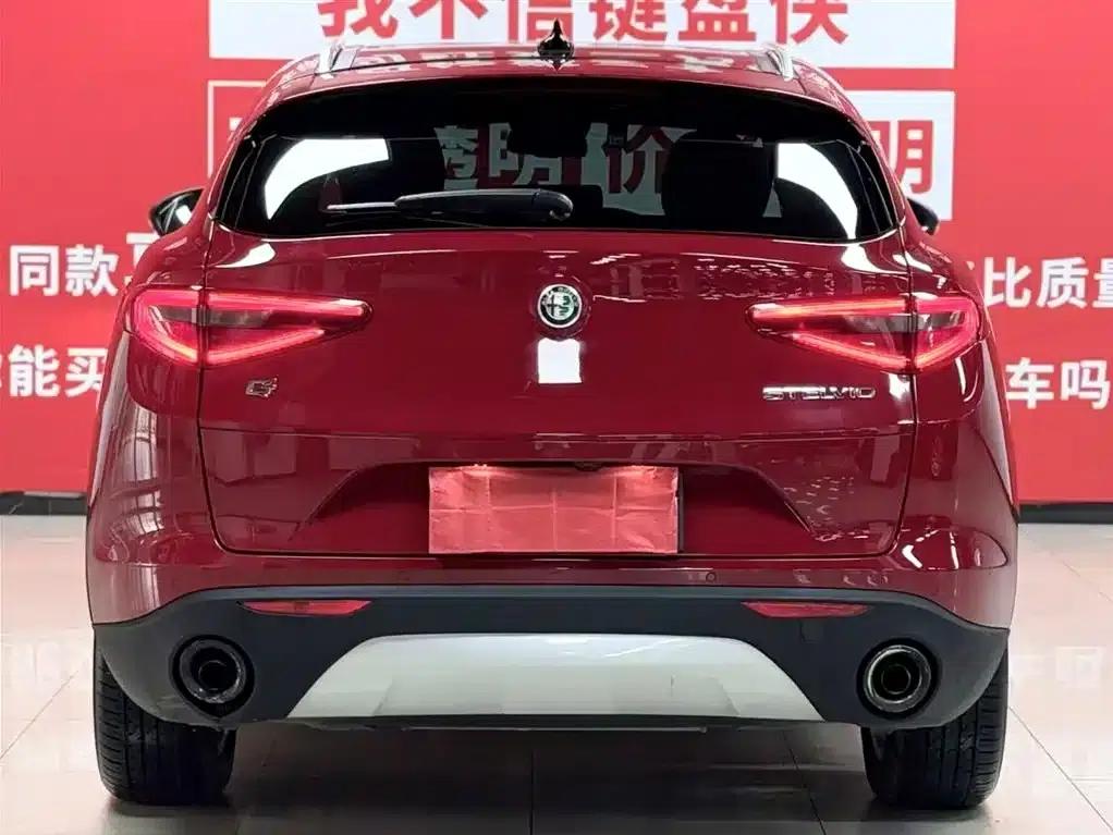 2017 Stelvio 2.0T 200HP Luxury Edition — миниатюра 5