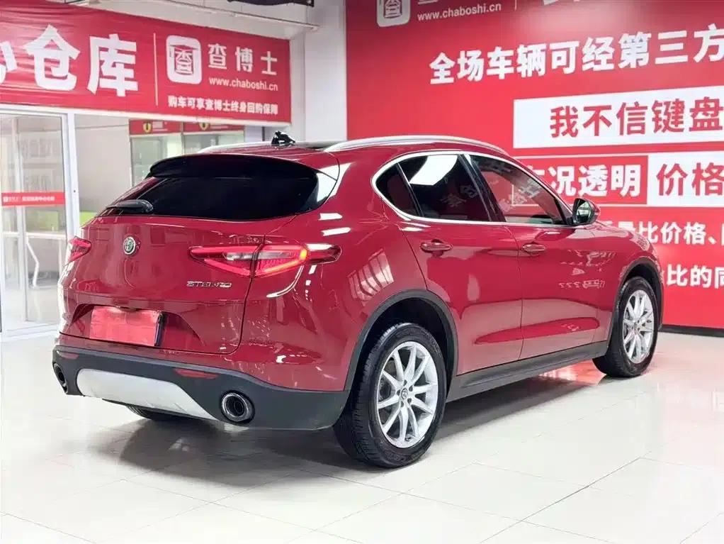 2017 Stelvio 2.0T 200HP Luxury Edition — миниатюра 6