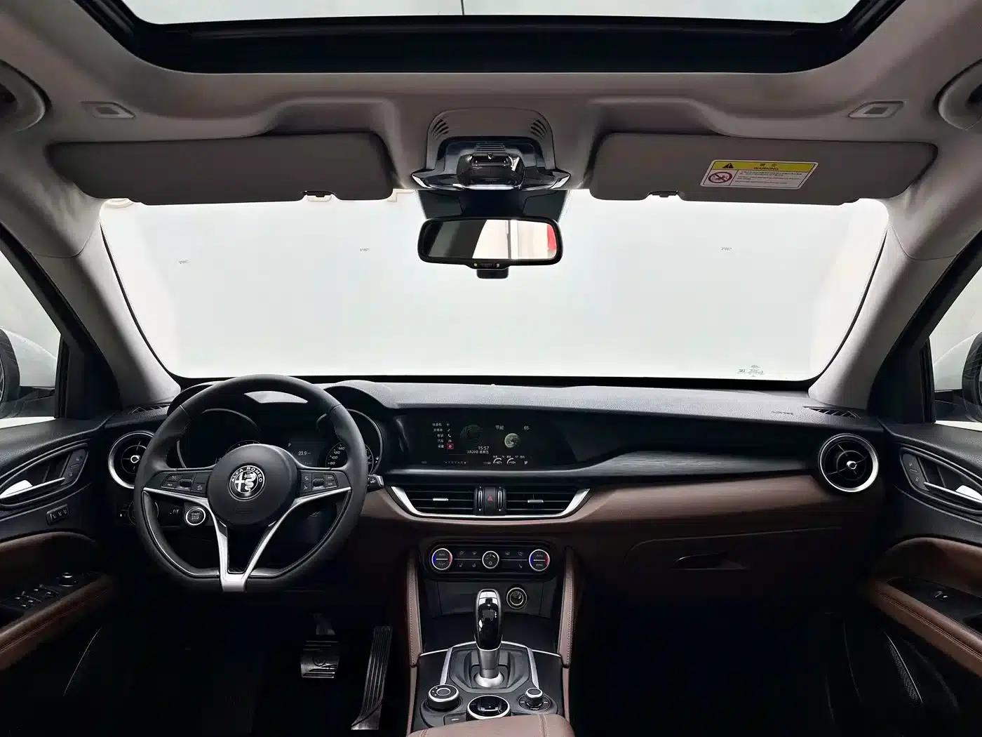 2017 Stelvio 2.0T 200HP Elite Edition — миниатюра 11