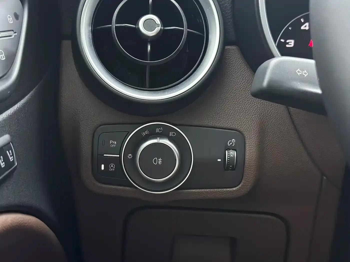 2017 Stelvio 2.0T 200HP Elite Edition — миниатюра 12