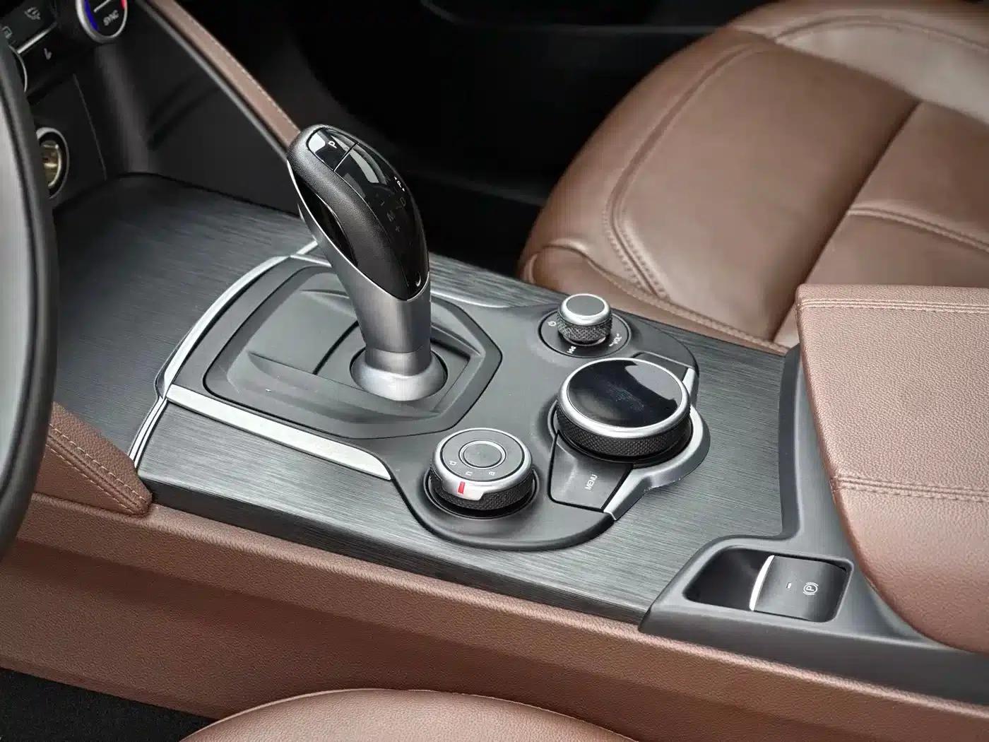 2017 Stelvio 2.0T 200HP Elite Edition — миниатюра 17