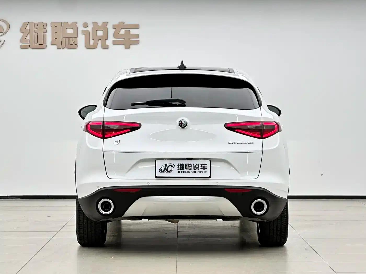 2017 Stelvio 2.0T 200HP Elite Edition — миниатюра 3